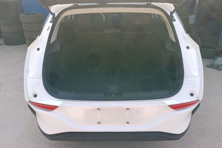 Used Buick Velite 6 2019 Connected & Smart Trunk