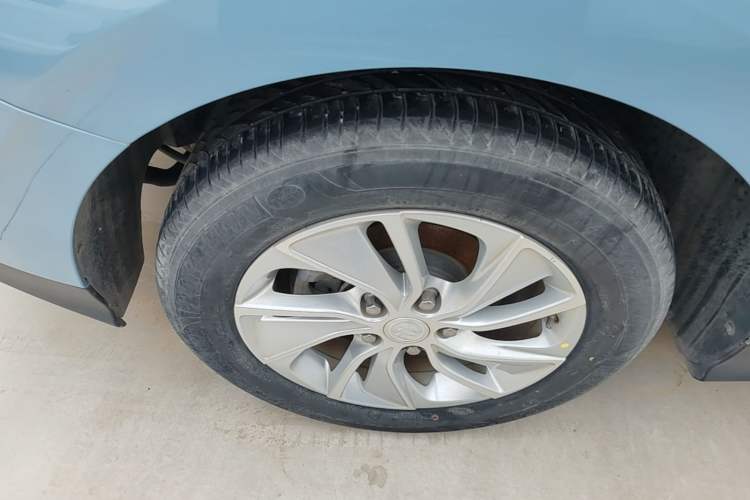 Used Buick Velite 6 2020 Plug-in Hybrid Connected Fashion Model Exterior 5