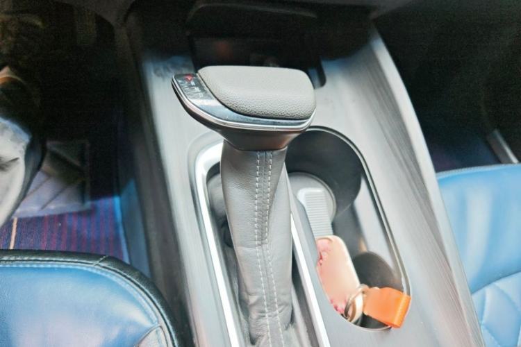 Used Buick Velite 6 2020 Plug-in Hybrid Connected Fashion Model Interior 3