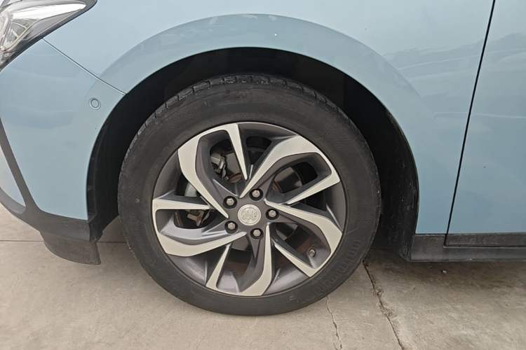 Used Buick Velite 6 2020 Connected Smart PLUS Left Front Wheel Hub