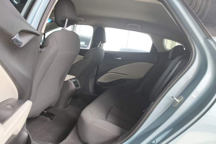 Used Buick Velite 6 2020 Plug-in Hybrid Connected Fashion Model Left Rear Seat