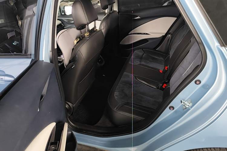 Used Buick Velite 6 2020 Plug-in Hybrid Connected Smart Model Left Rear Seat