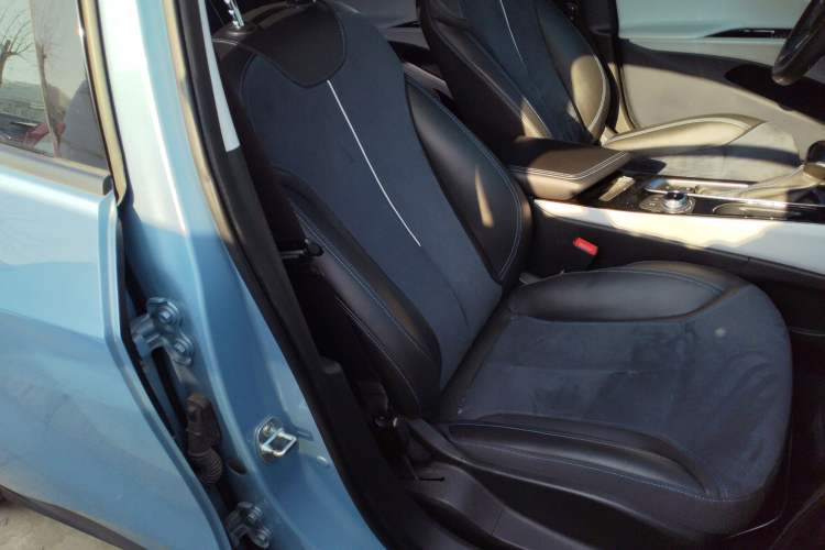 Used Buick Velite 6 2020 Plug-in Hybrid Connected Smart Model Right Front Seat