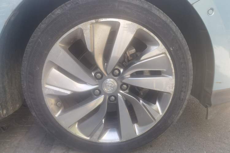 Used Buick Velite 6 2020 Connected Smart PLUS Right Front Wheel Hub