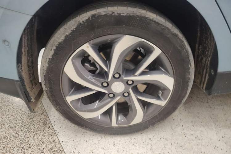 Used Buick Velite 6 2020 Connected Smart PLUS Right Rear Wheel Hub