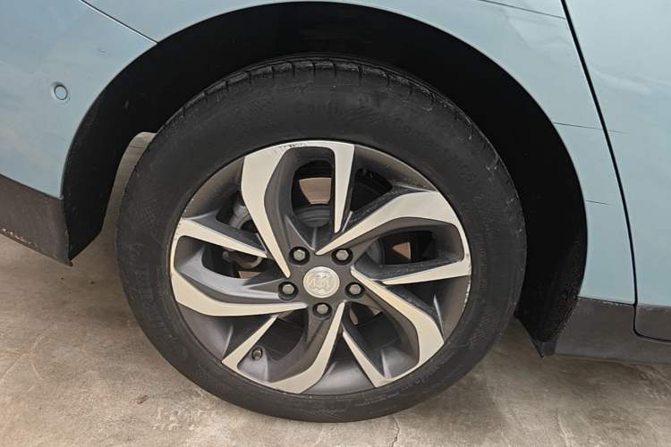 Used Buick Velite 6 2020 Connected Smart PLUS Right Rear Wheel Hub