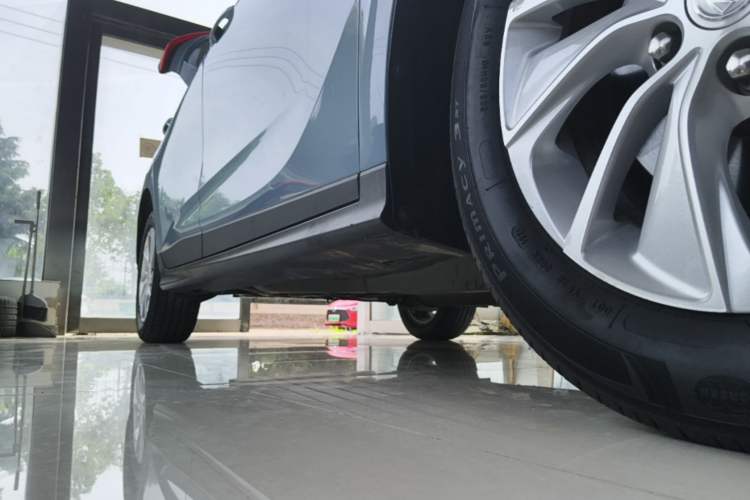 Used Buick Velite 6 2020 Plug-in Hybrid Connected Fashion Model Right Side Sill
