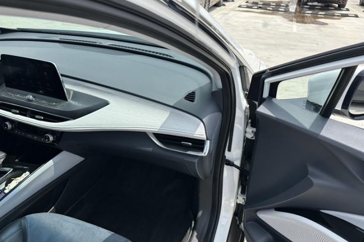Used Buick Velite 6 2020 Connected Smart Enjoyment PLUS Interior 4