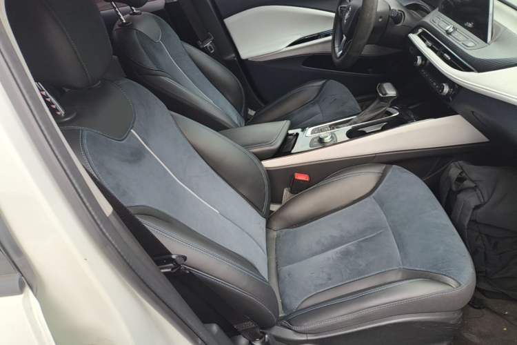 Used Buick Velite 6 2020 Plug-in Hybrid Connected Smart Model Right Front Seat