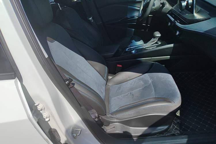 Used Buick Velite 6 2020 Plug-in Hybrid Connected Smart Edition Right Front Seat