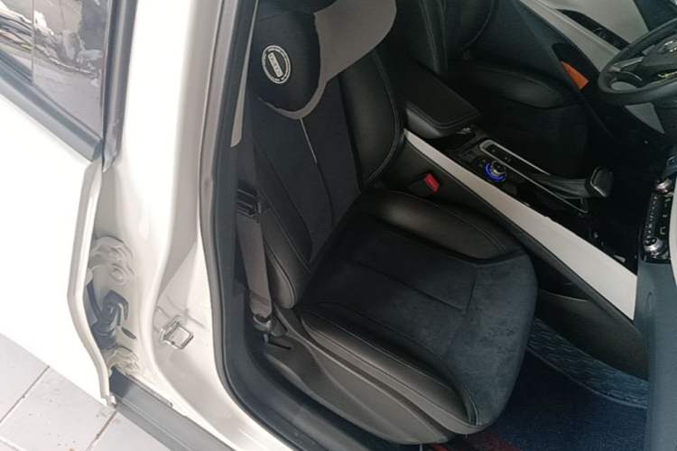 Used Buick Velite 6 2020 Plug-in Hybrid Connected Smart Model Right Front Seat