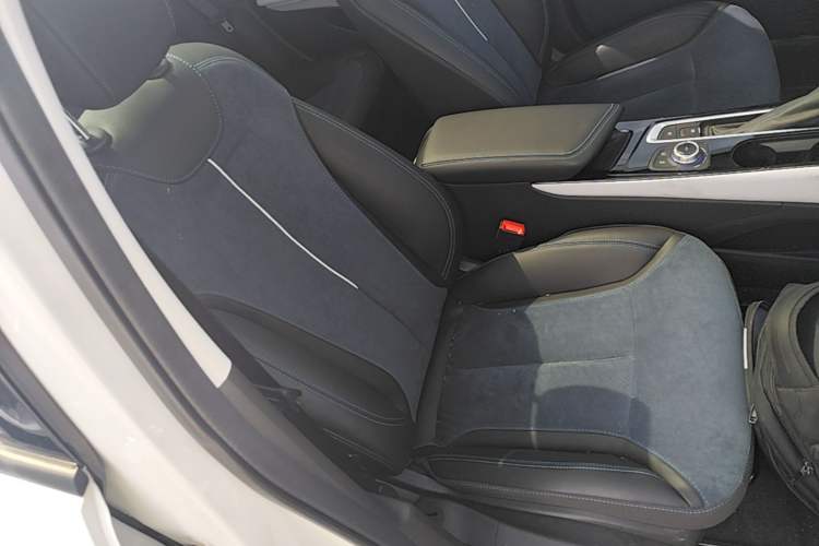 Used Buick Velite 6 2020 Plug-in Hybrid Connected Smart Model Right Front Seat