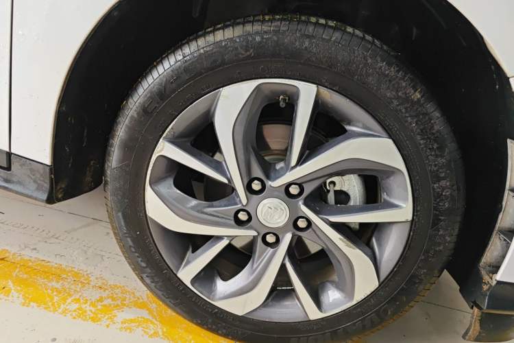 Used Buick Velite 6 2020 Connected Fashion PLUS Right Front Wheel Hub