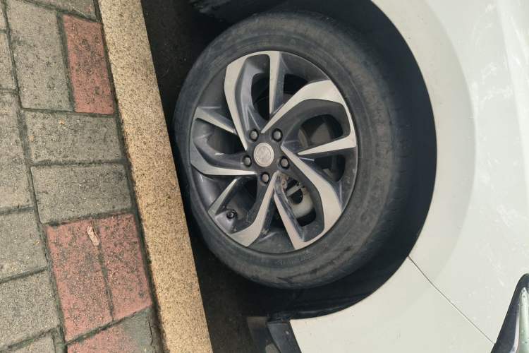 Used Buick Velite 6 2020 Connected Smart Enjoyment PLUS Right Front Wheel Hub