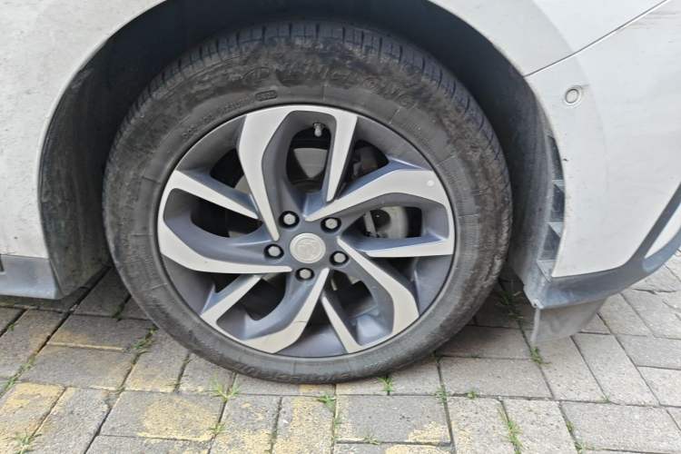 Used Buick Velite 6 2020 Connected Smart PLUS Right Front Wheel Hub
