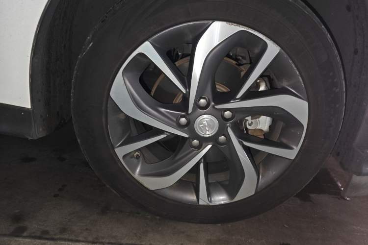 Used Buick Velite 6 2020 Connected Fashion PLUS Right Front Wheel Hub