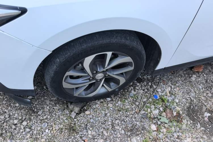 Used Buick Velite 6 2021 Connected & Shared PLUS Left Front Wheel Hub