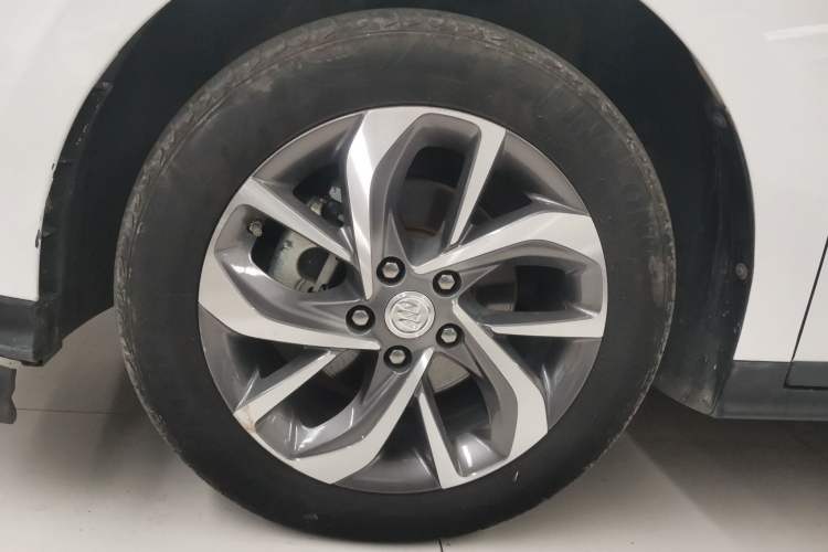 Used Buick Velite 6 2021 Connected & Shared PLUS Left Front Wheel Hub