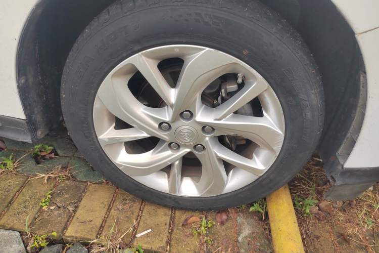 Used Buick Velite 6 2021 Connected & Shared PLUS Right Front Wheel Hub