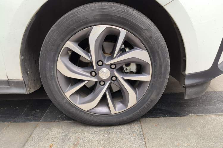 Used Buick Velite 6 2021 Connected & Shared PLUS Right Front Wheel Hub