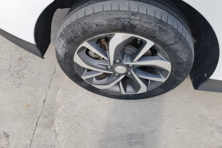 Used Buick Velite 6 2021 Connected & Shared PLUS Right Rear Wheel Hub