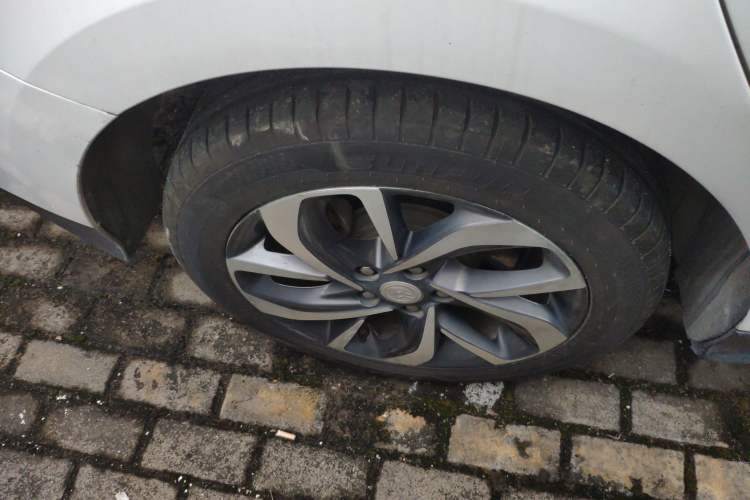 Used Buick Velite 6 2021 Connected & Shared PLUS Right Rear Wheel Hub