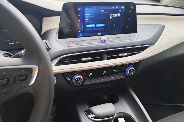 Used Buick Velite 6 2022 Plug-in Hybrid Connected Fashion Model Audio And AC Panel