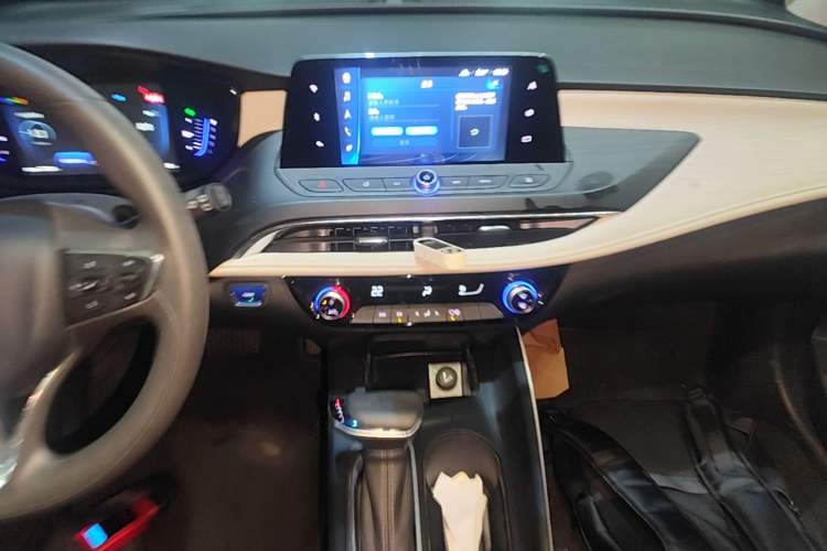 Used Buick Velite 6 2022 Plug-in Hybrid Connected Fashion Model Audio And AC Panel