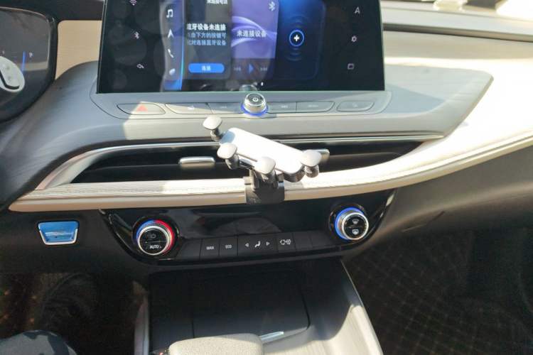 Used Buick Velite 6 2022 Plug-in Hybrid Connected Fashion Model Audio And AC Panel