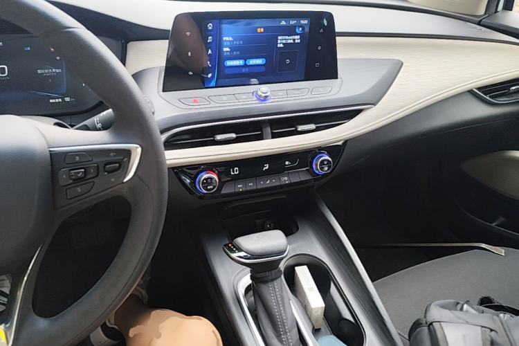 Used Buick Velite 6 2022 Plug-in Hybrid Connected Fashion Model Center Console