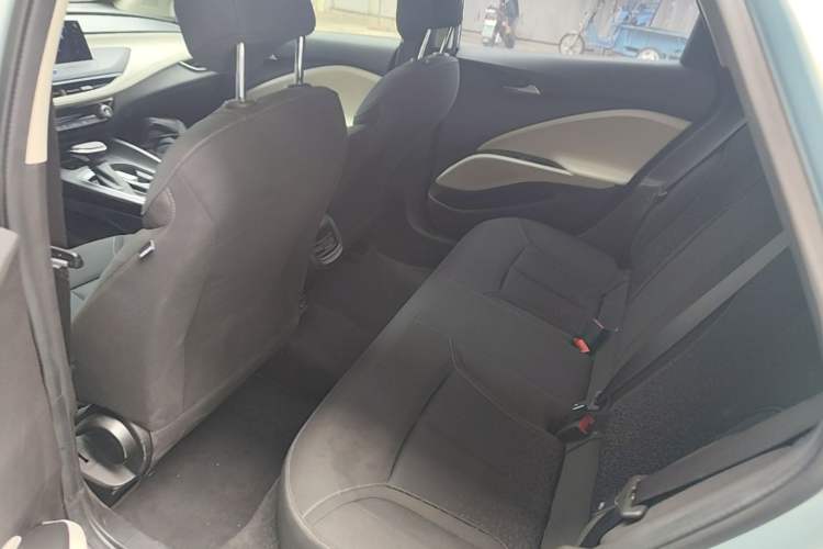 Used Buick Velite 6 2022 Plug-in Hybrid Connected Fashion Model Left Rear Seat