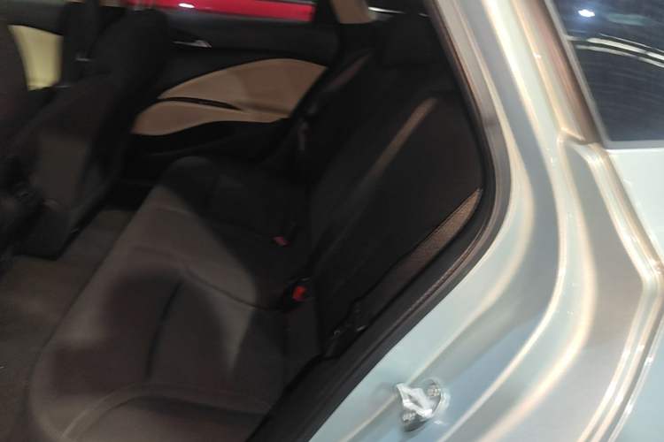 Used Buick Velite 6 2022 Plug-in Hybrid Connected Fashion Model Left Rear Seat