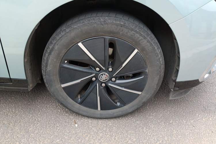 Used Buick Velite 6 2022 Connected Fashion PLUS Right Front Wheel Hub