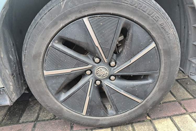 Used Buick Velite 6 2022 Connected Fashion PLUS Right Front Wheel Hub