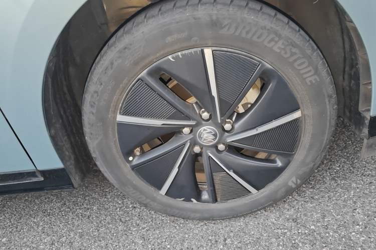 Used Buick Velite 6 2022 Connected Smart PLUS Right Front Wheel Hub
