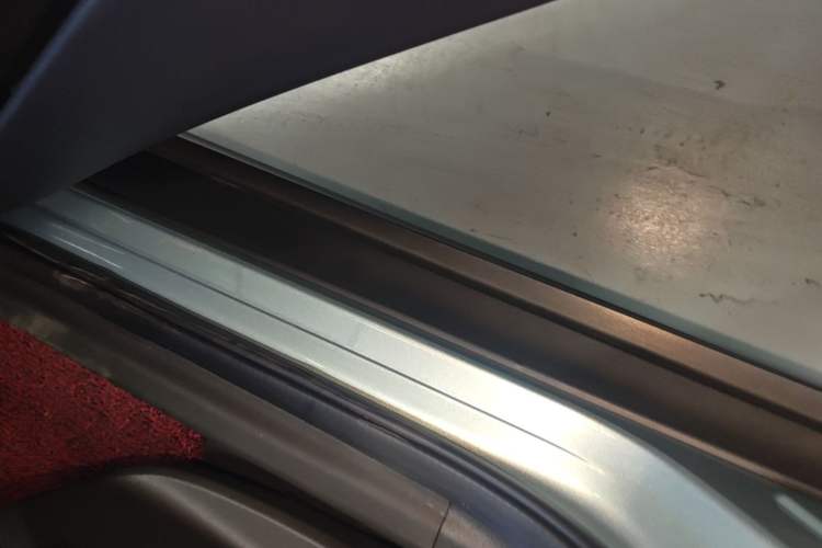Used Buick Velite 6 2022 Plug-in Hybrid Connected Smart Model Right Side Sill