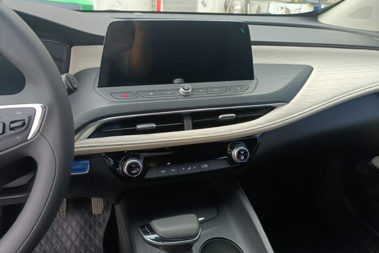 Used Buick Velite 6 2022 Plug-in Hybrid Connected Fashion Model Audio And AC Panel