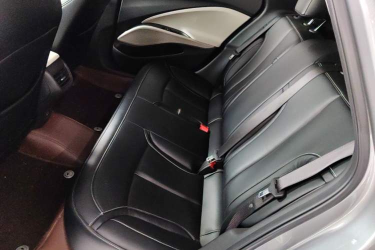 Used Buick Velite 6 2022 Plug-in Hybrid Connected Fashion Model Left Rear Seat