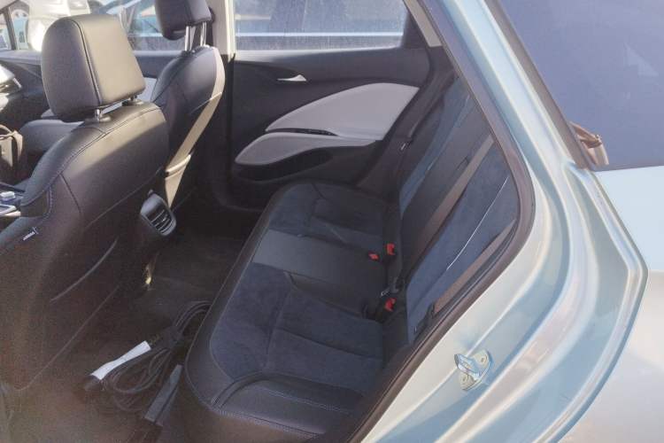 Used Buick Velite 6 2022 Plug-in Hybrid Connected Smart Model Left Rear Seat