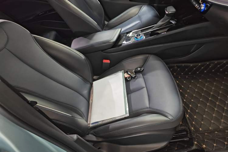 Used Buick Velite 6 2022 Connected Intelligence PLUS Version Right Front Seat