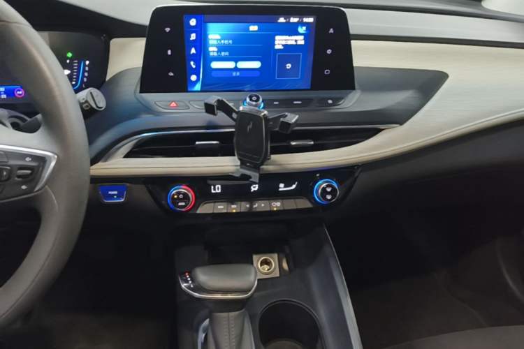 Used Buick Velite 6 2022 Plug-in Hybrid Connected Fashion Model Audio And AC Panel