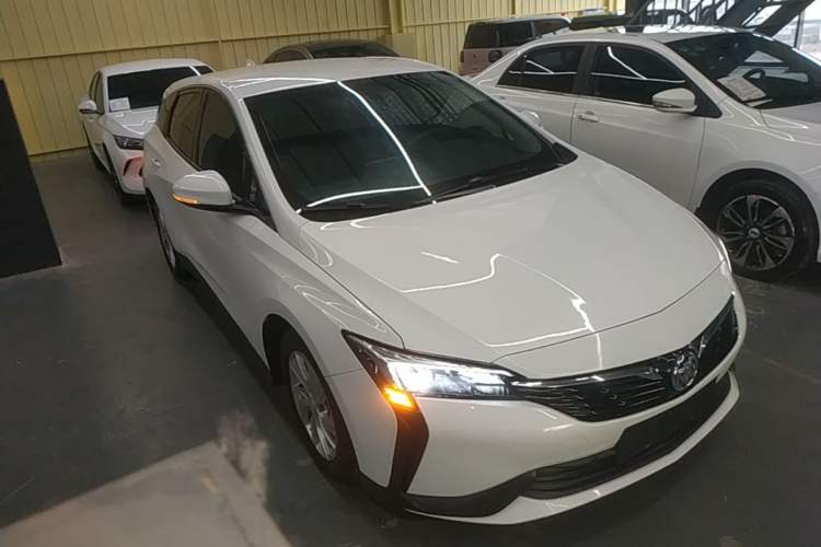 Used Buick Velite 6 2022 Plug-in Hybrid Connected Fashion Model Front Right 45 Deg