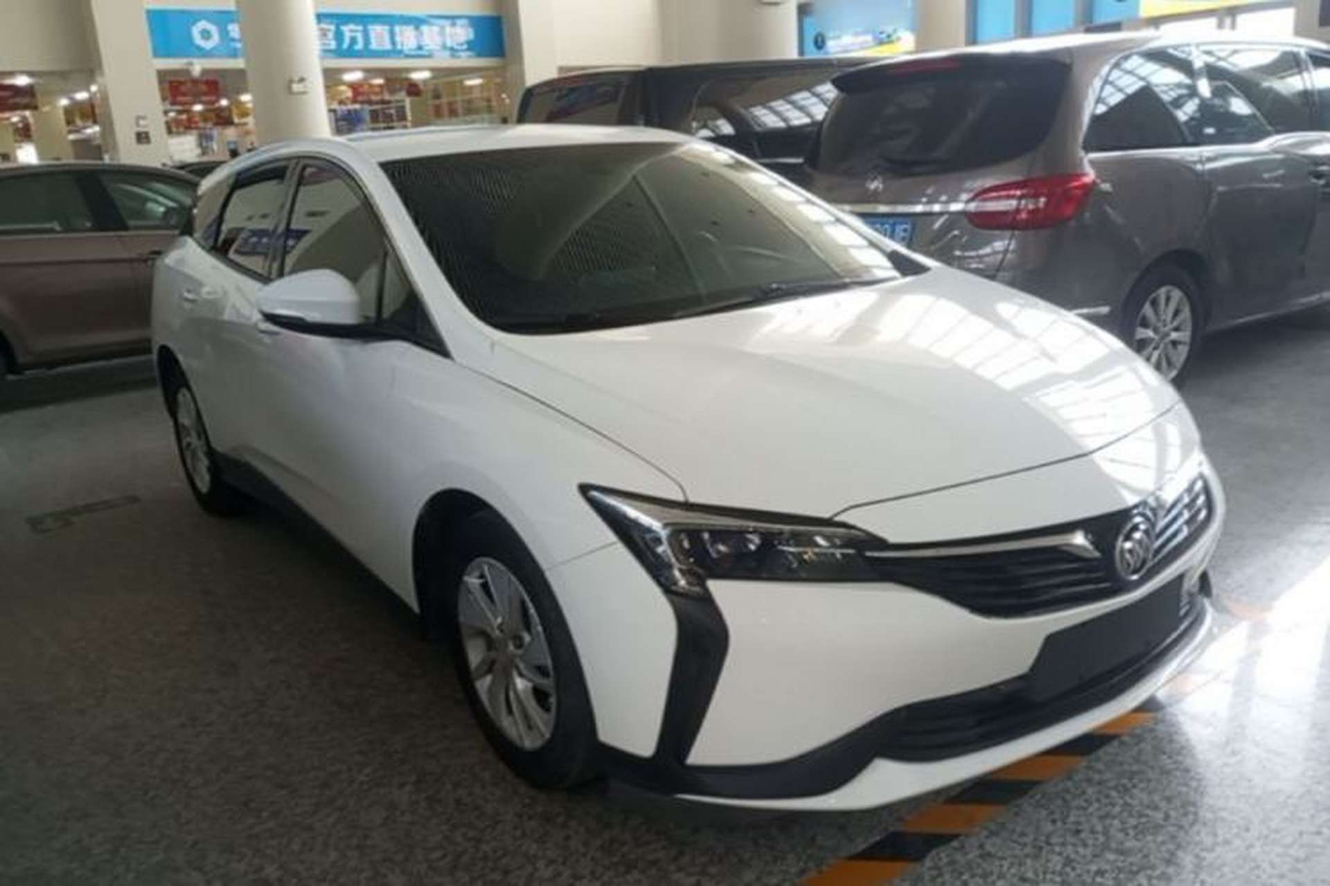 Used Buick Velite 6 2022 Plug-in Hybrid Connected Fashion Model Front Right 45 Deg