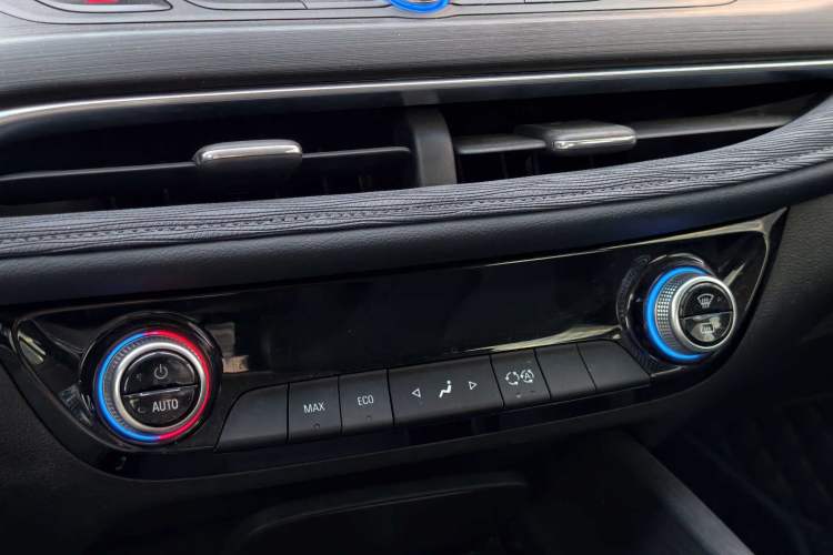 Used Buick Velite 6 2022 Plug-in Hybrid Connected & Shared Model Interior 6
