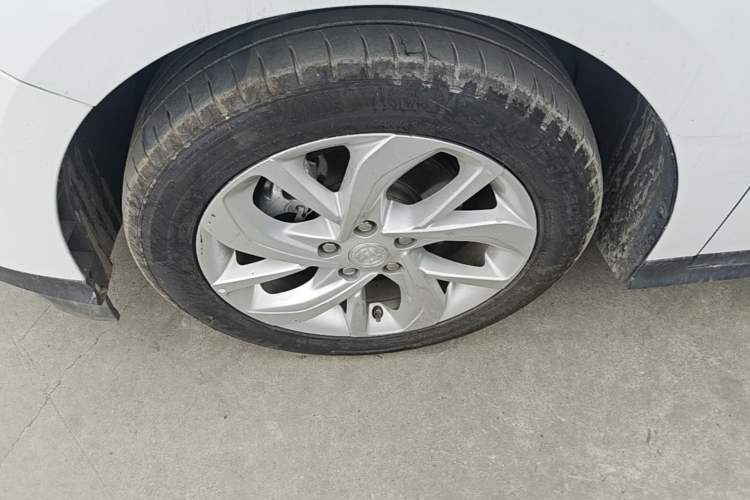 Used Buick Velite 6 2022 Connected Fashion PLUS Left Front Wheel Hub