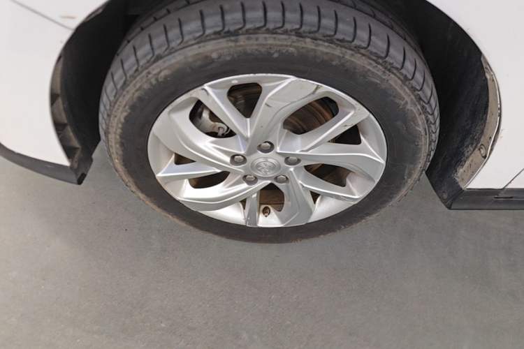 Used Buick Velite 6 2022 Connected & Shared PLUS Left Front Wheel Hub