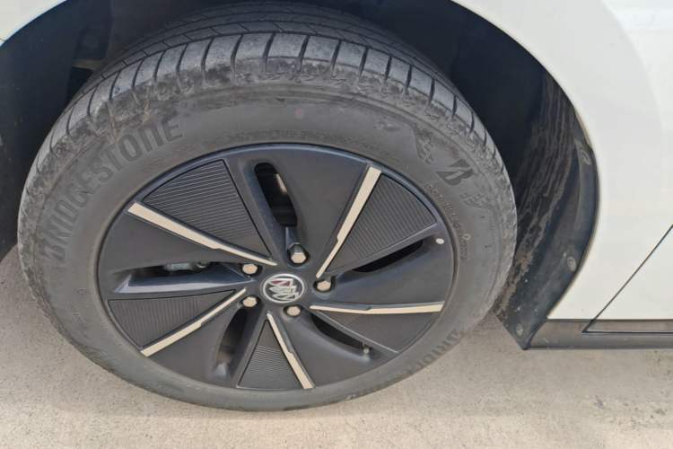 Used Buick Velite 6 2022 Connected Fashion PLUS Left Front Wheel Hub