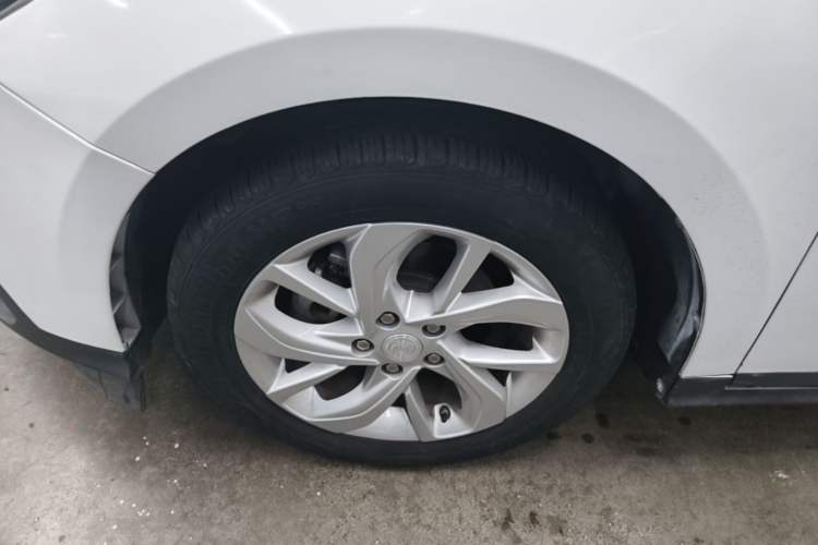 Used Buick Velite 6 2022 Connected & Shared PLUS Left Front Wheel Hub