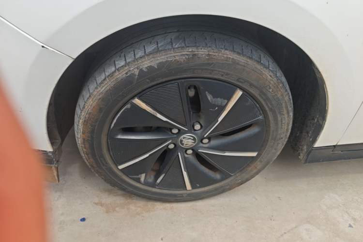 Used Buick Velite 6 2022 Connected Fashion PLUS Left Front Wheel Hub