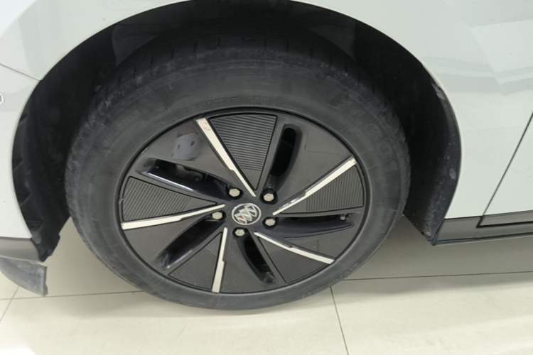Used Buick Velite 6 2022 Connected Smart PLUS Left Front Wheel Hub